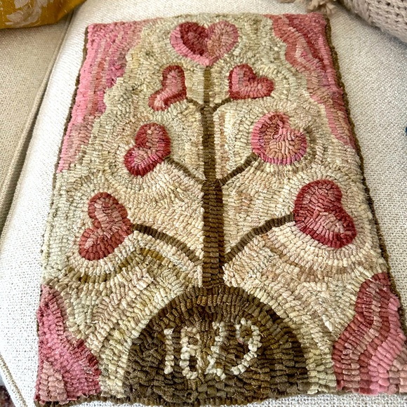 1829 Heart Tree Hook Rug - Picture 3 of 4